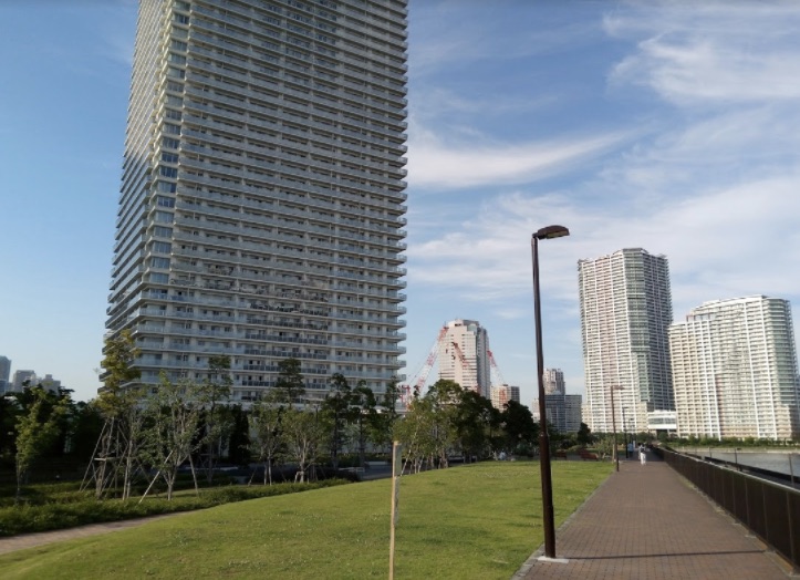 ザ・パークハウス晴海タワーズ横の歩道