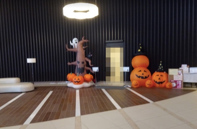 エレベーターホールにあったハロウィンの装飾